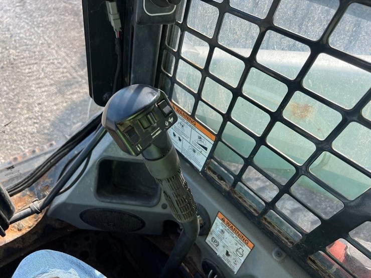 2015-bobcat-t650-image-20