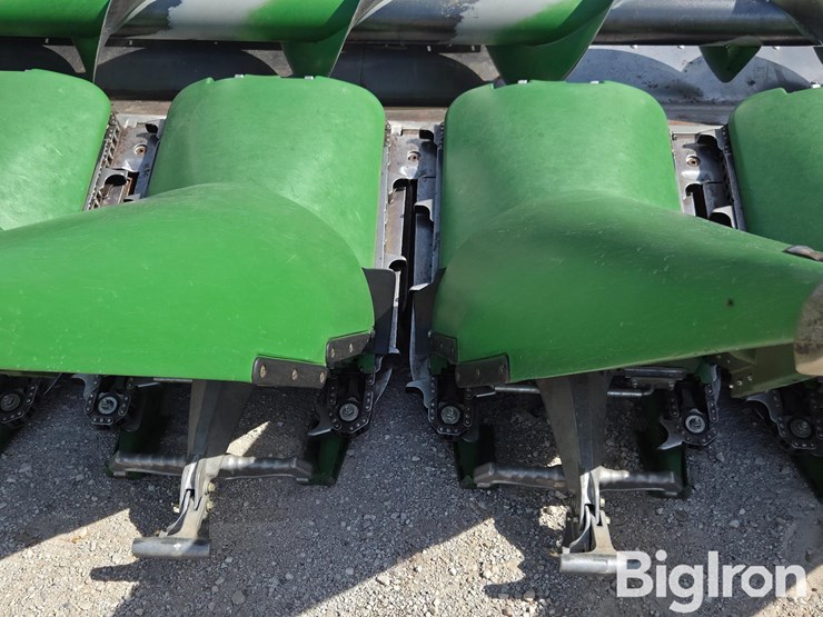 2017-john-deere-608c-image-15
