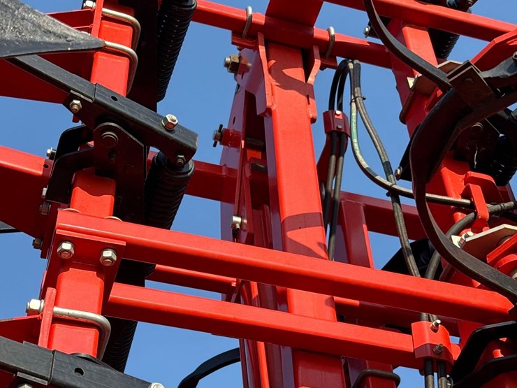2013-kuhn-krause-5635-46ft-field-cultivator-image-70