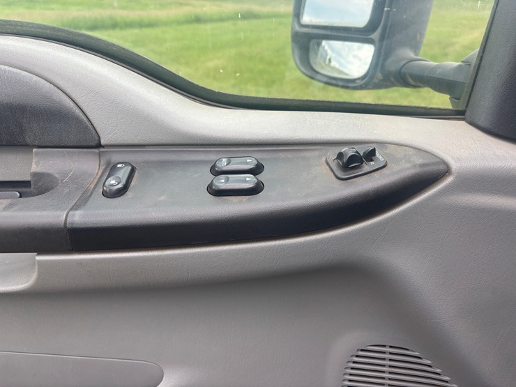 2005-ford-f250-image-13