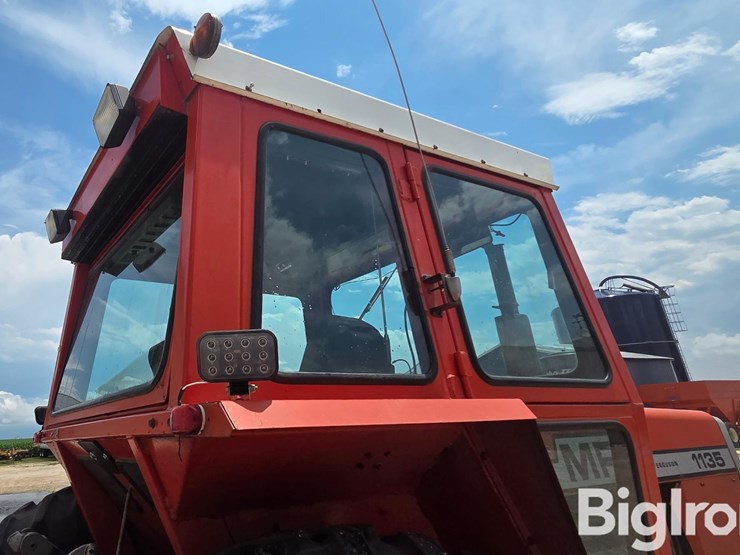 1976-massey-ferguson-1135-image-11