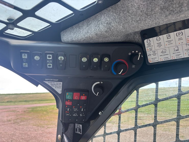 2020-deere-324g-image-13