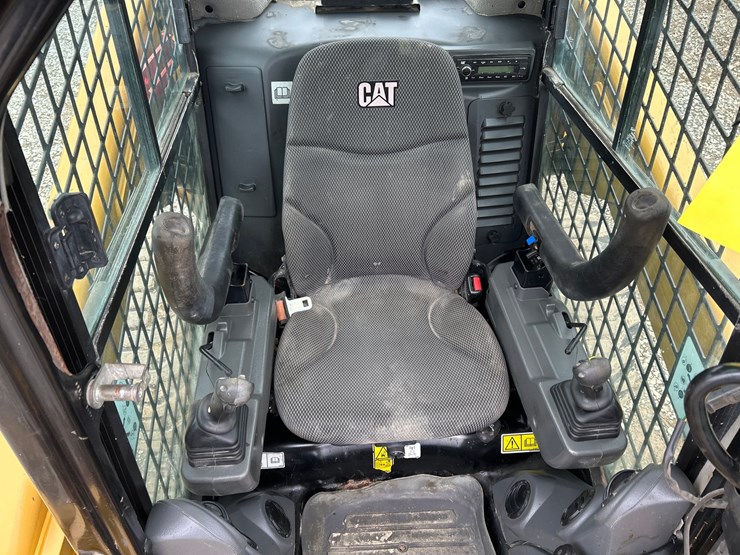 2022-caterpillar-262d3-image-45