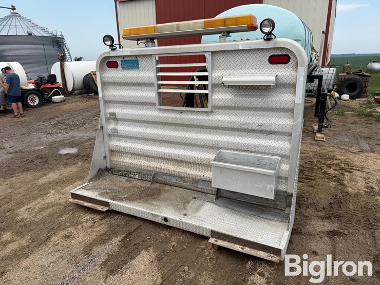merritt-truck-headache-rack-image-1