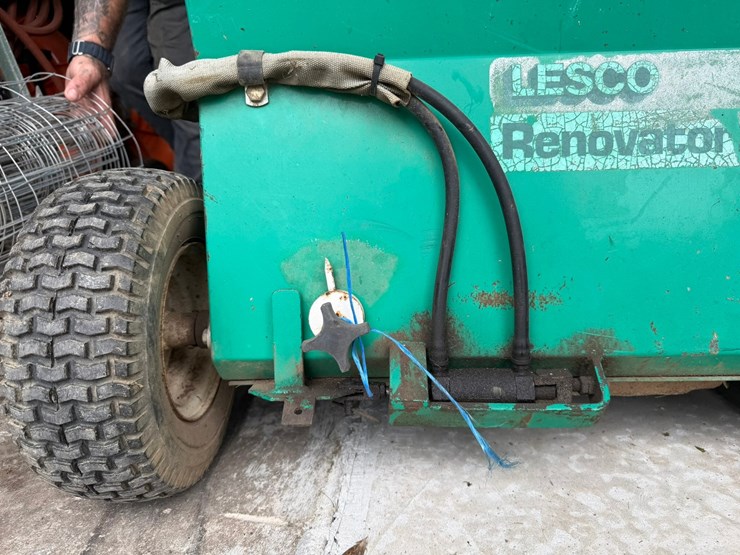 #4058-•-lesco-renovator-20-walk-behind-slit-seeder-image-10