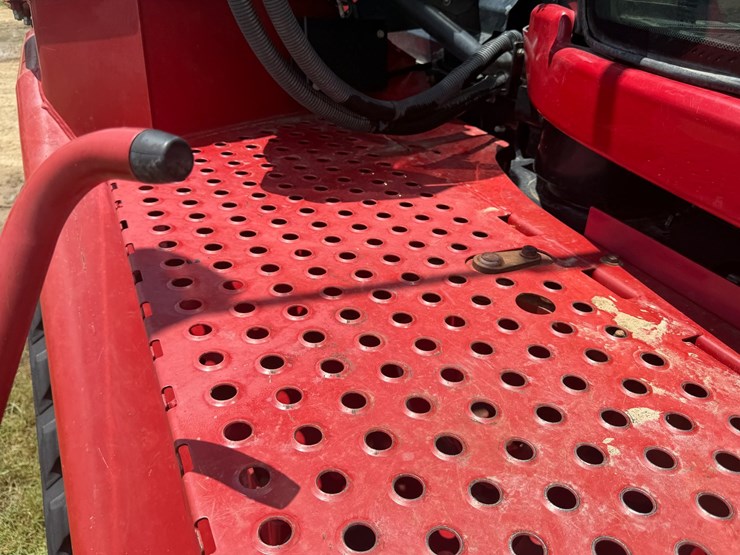 2014-case-ih-470-image-104