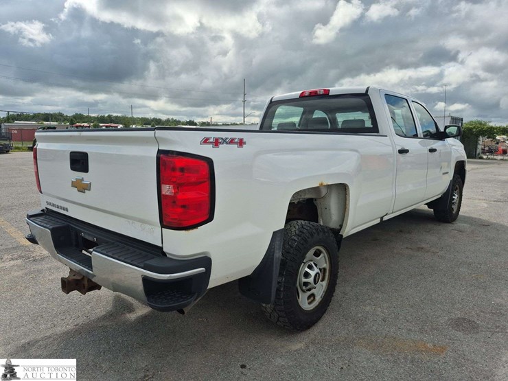 2017-chevrolet-silverado-2500hd-image-5
