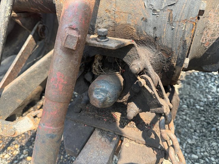 massey-ferguson-135-image-16