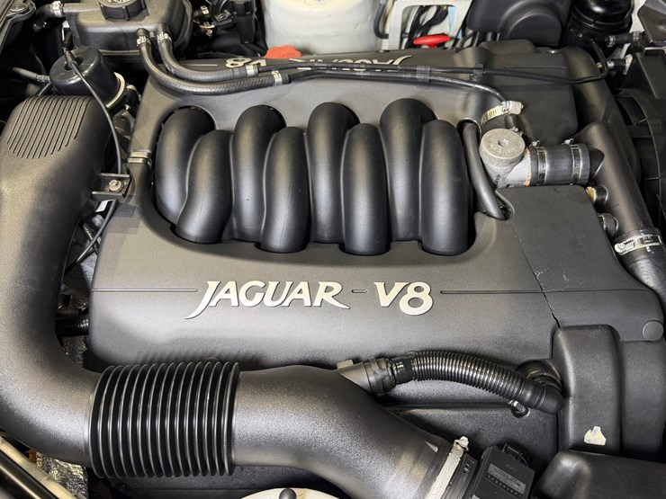 #1516-•-1997-jaguar-xk8-convertible-image-72
