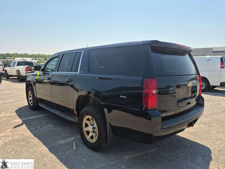 2015-chevrolet-suburban-image-7