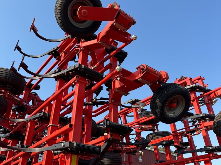 2013-kuhn-krause-5635-46ft-field-cultivator-image-32