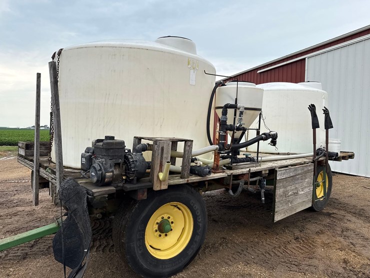 9ft-x-20-1/2ft-wooden-flatbed-w/-poly-tanks-&-pump-image-2