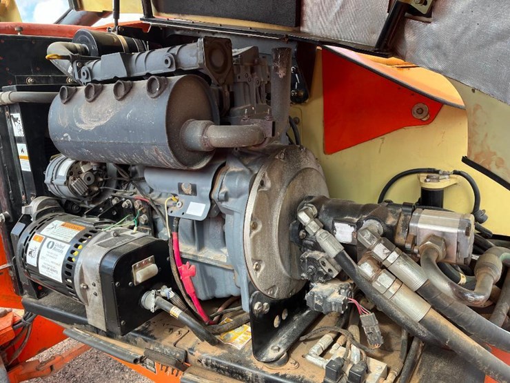2011-jlg-600aj-image-29
