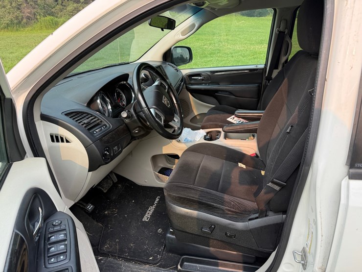2013-dodge-caravan-image-31