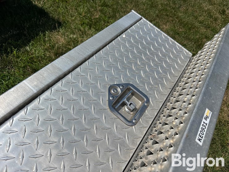 peterbilt-aluminum-step/battery-box-image-14