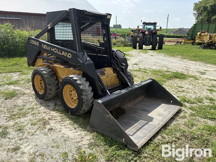 new-holland-lx565-image-3