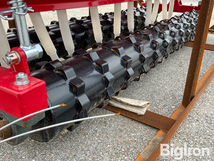 2025-massey-ferguson-730-image-12
