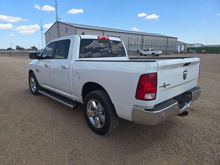 2017-ram-1500-slt-image-4