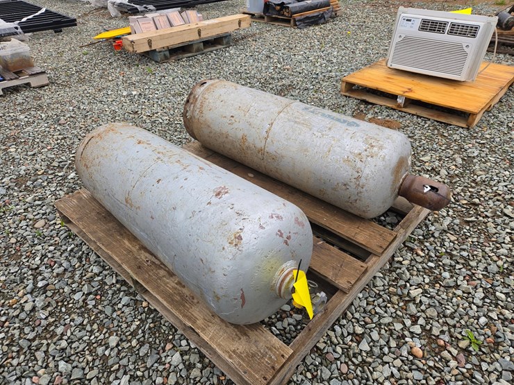 #6102-•-(2)-propane-tanks-image-4