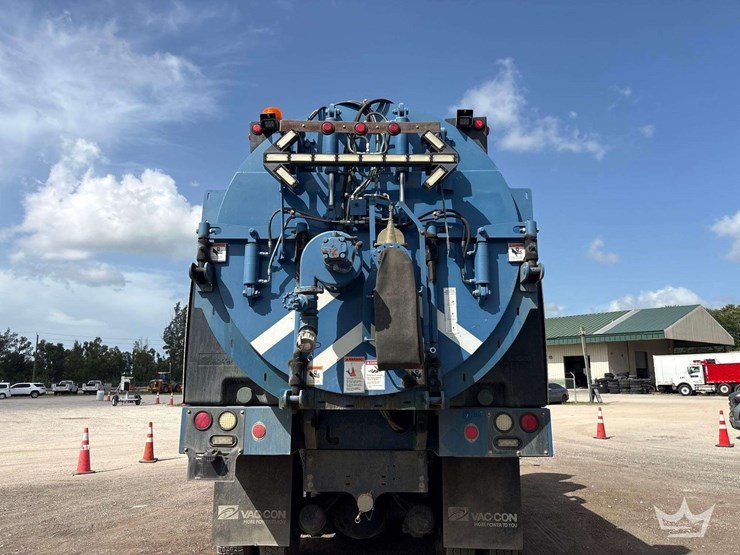 2017-freightliner-114sd-image-13