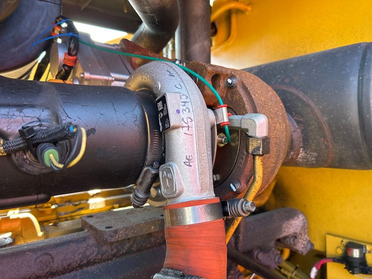 2012-deere-624k-image-59