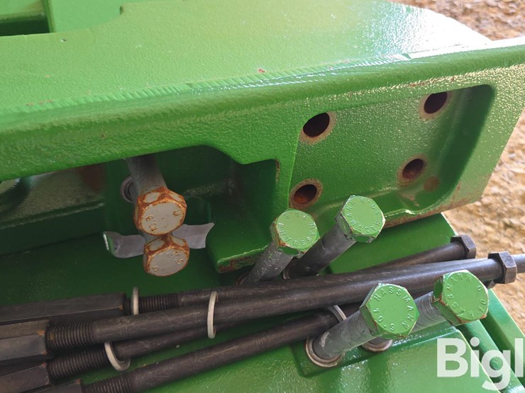 john-deere-weight-bracket-&-suitcase-weights-image-11