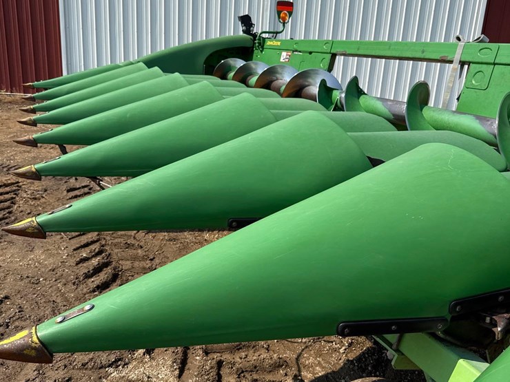2012-john-deere-608c-image-45