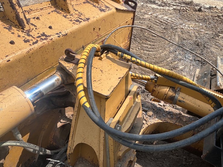 2009-deere-750j-lt-image-16