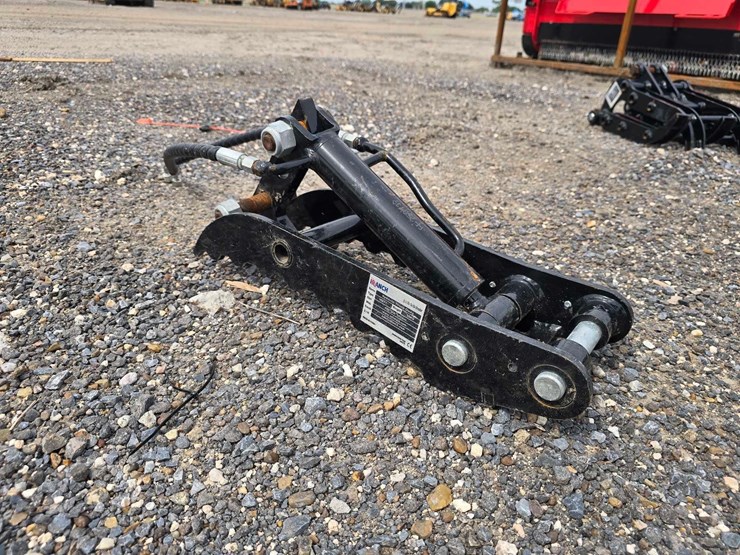2025-iranch-hydraulic-thumb-clamp-image-4