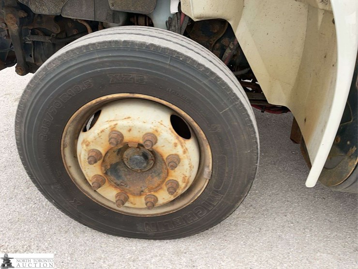 2017-international-durastar-4300-image-19