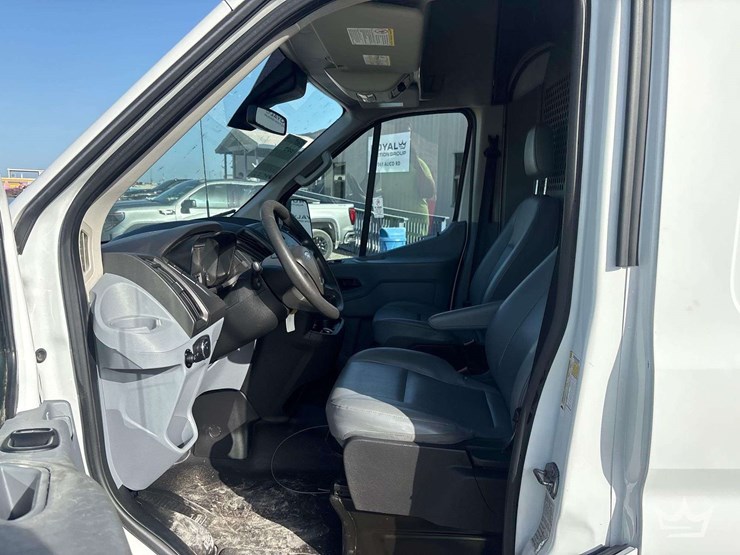 2019-ford-transit-image-13