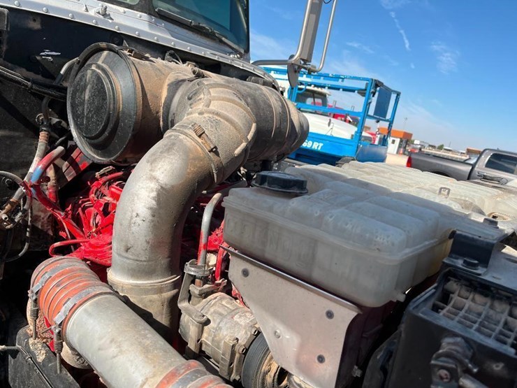2013-peterbilt-365-image-47