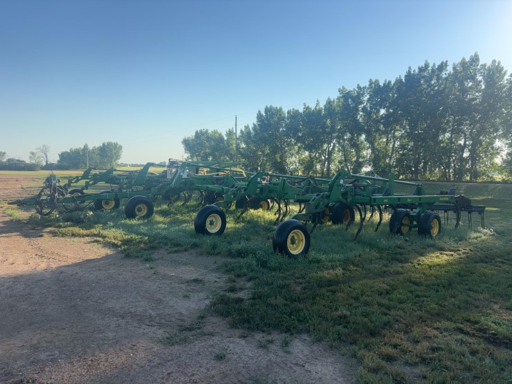 2010-john-deere-2410-image-3