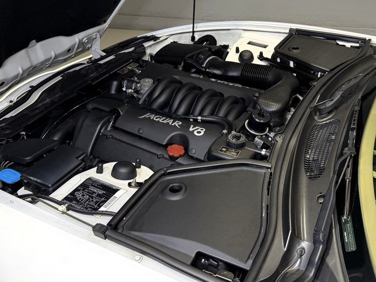 #1516-•-1997-jaguar-xk8-convertible-image-71