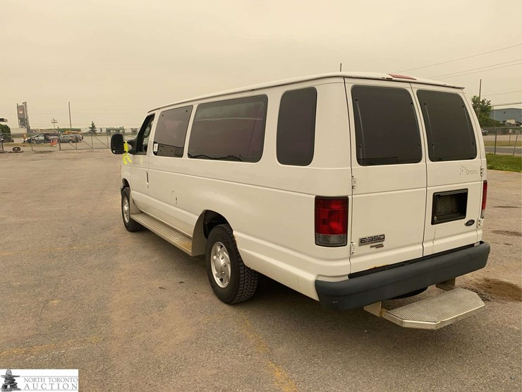 2012-ford-cargo-image-7
