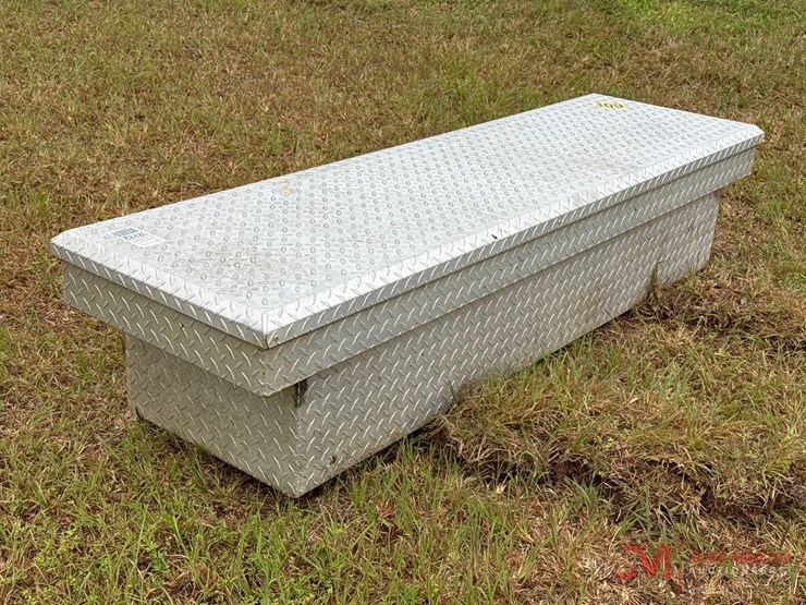 full-size-diamond-plate-toolbox-image-2