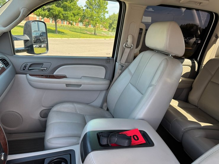 2007-chevrolet-3500-image-23