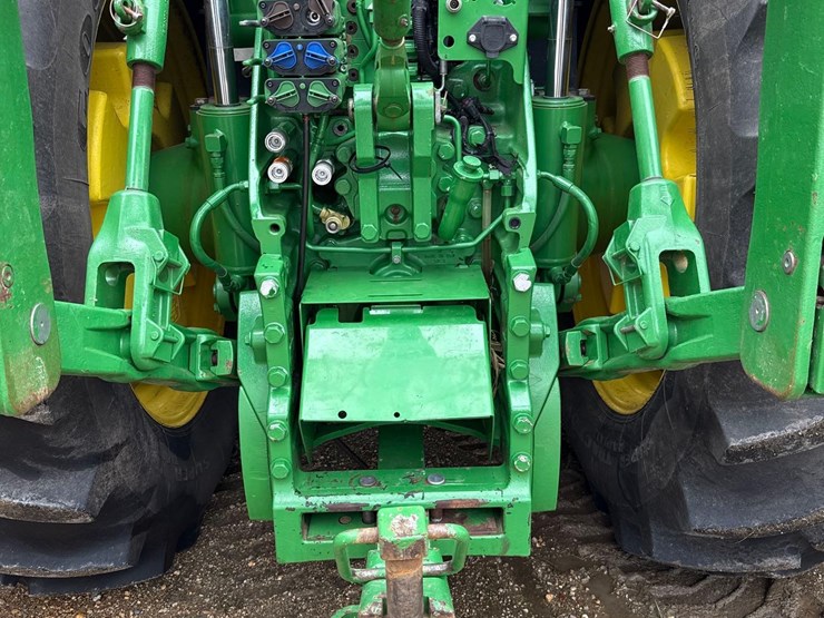2014-john-deere-8320r-image-41