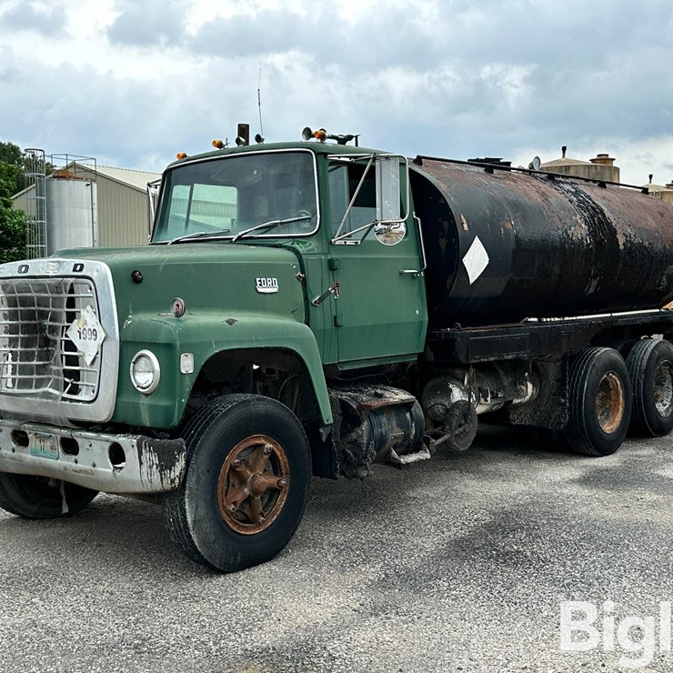 1975 FORD 880