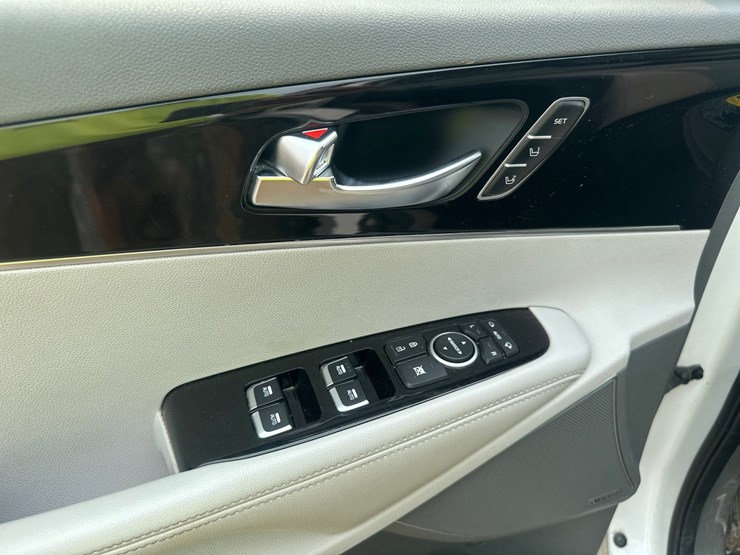 2016-kia-sorento-sx-image-23