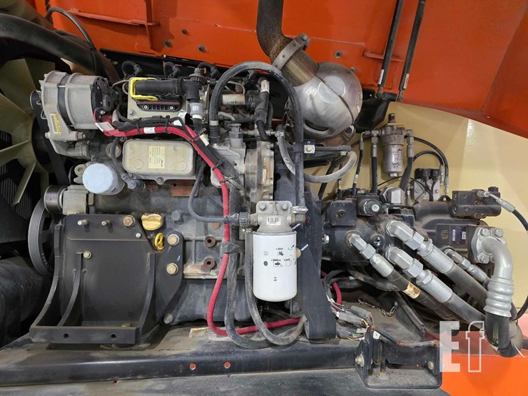 2016-jlg-800aj-image-15