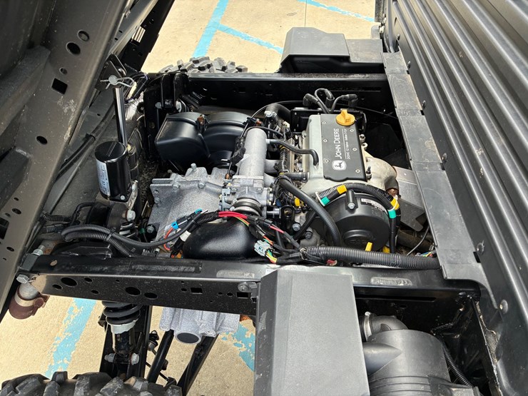 2023-john-deere-gator-image-13