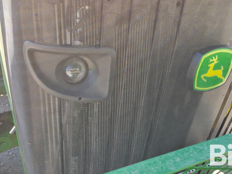 2013-john-deere-8235r-image-14