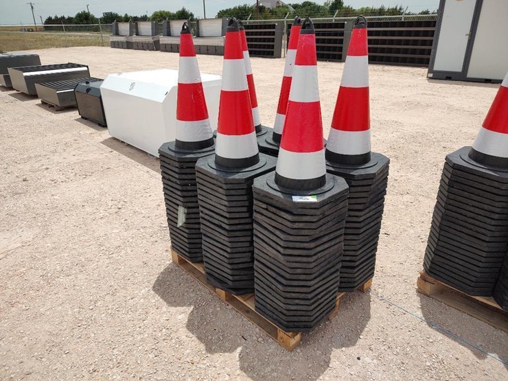 (125)-safety-traffic-cones-image-1
