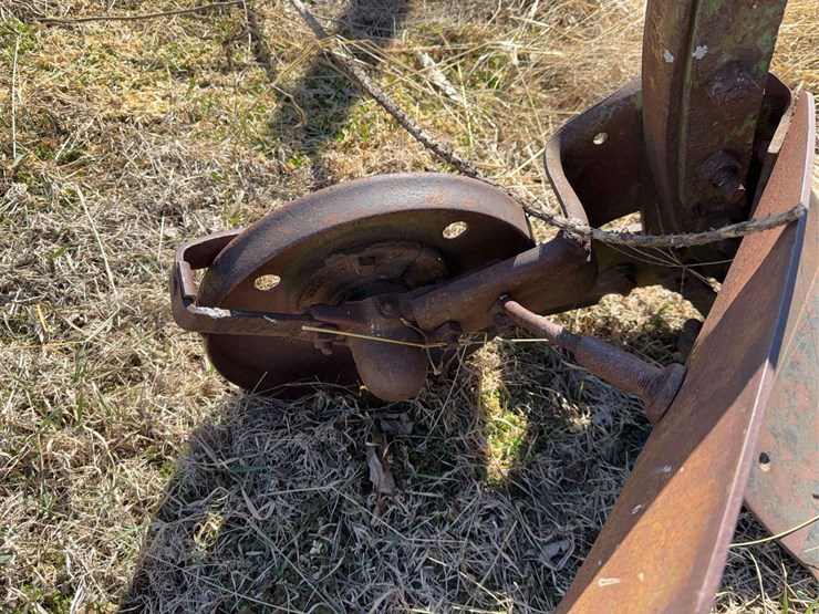 john-deere-pull-type-two-bottom-plow-image-18