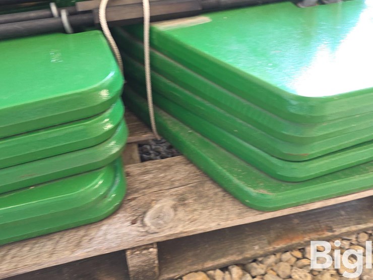 john-deere-weight-bracket-&-suitcase-weights-image-10