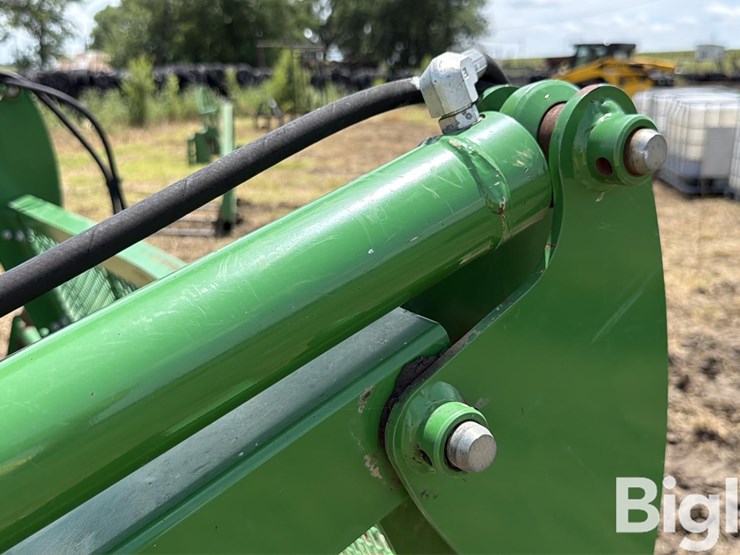 john-deere-8-image-12