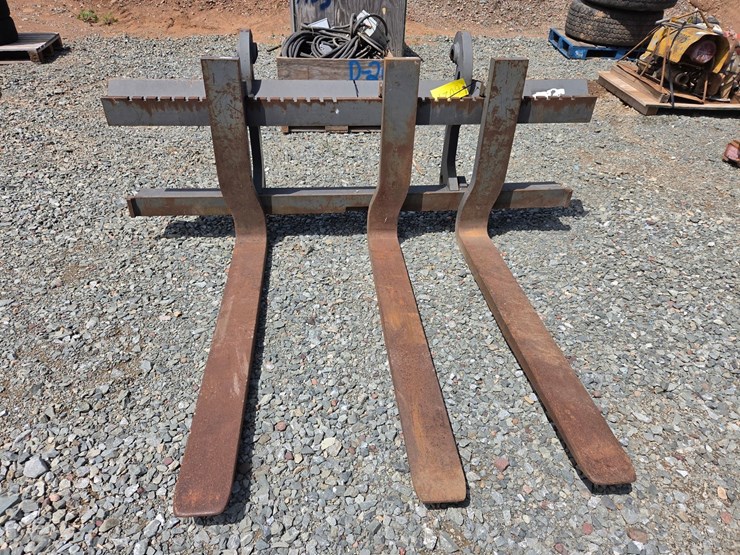 #6029-•-approx.-57"-volvo-83771-loader-quick-attach-pallet-forks-image-5