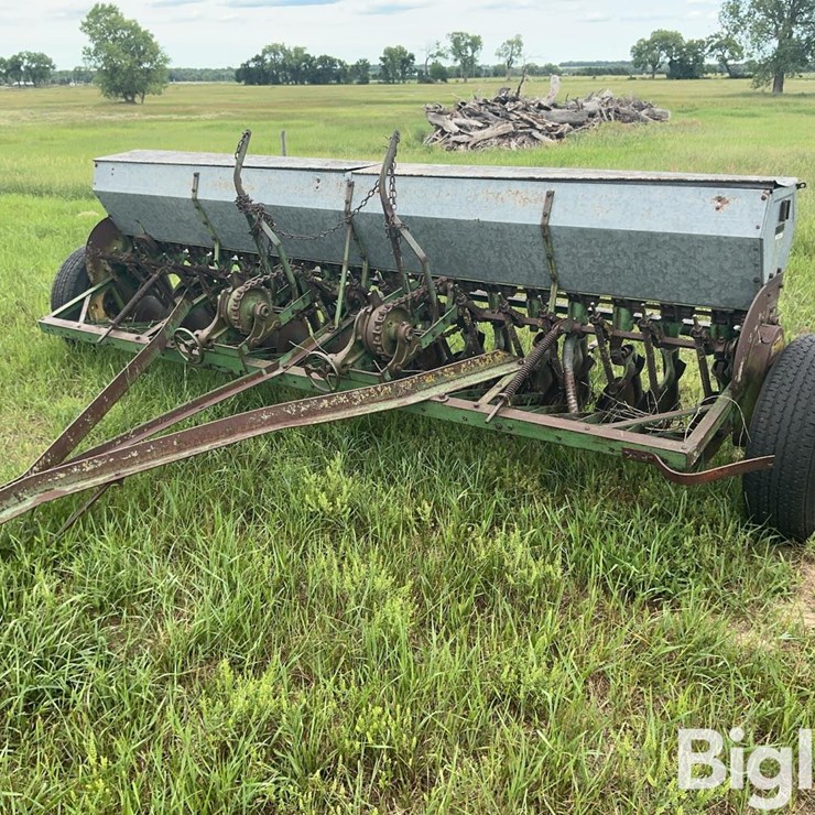 JOHN DEERE B