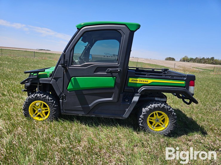 2022-john-deere-gator-image-8